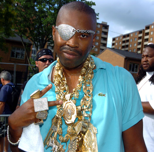 Famous-Rapper-flashing-Bling-Bling.jpg