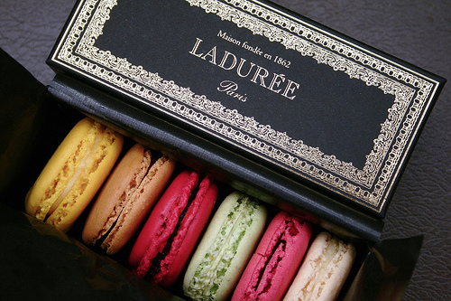 laduree-macarons-paris-pic1.jpg