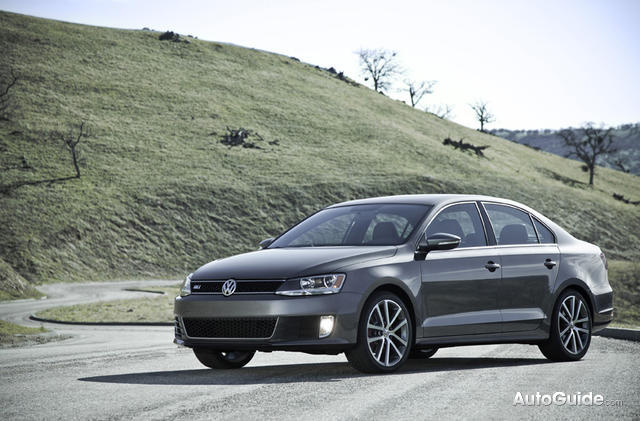 2012_Volkswagen_Jetta_GLI_01.jpg