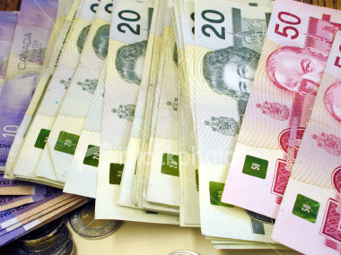 ist2_85989_canadian_money_2.jpg