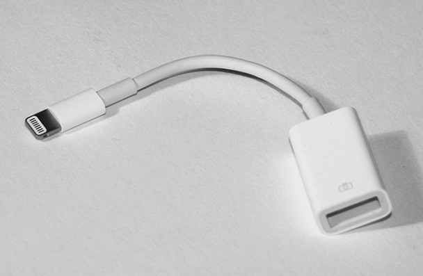 lighning-to-usb-camera-adapter-2-608x397.png
