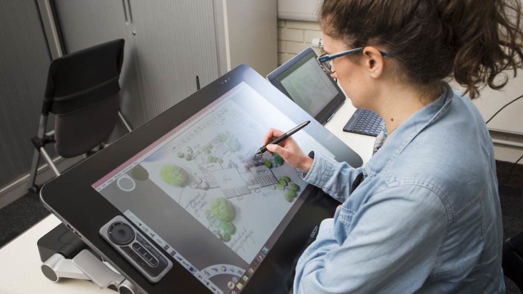 architect-with-tablet-1024x576.jpg