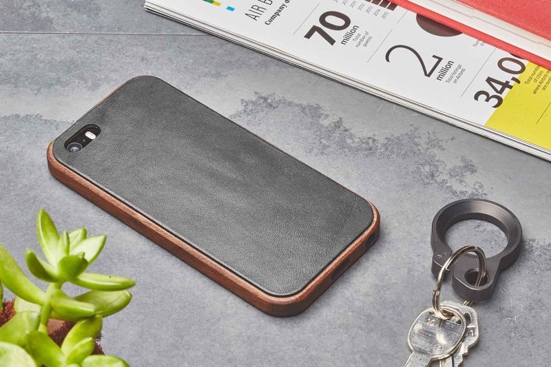 leatheriphonecase-800x533.jpg