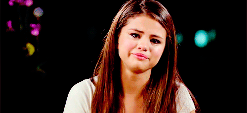 selena-gomez-crying-smiling-gif.gif