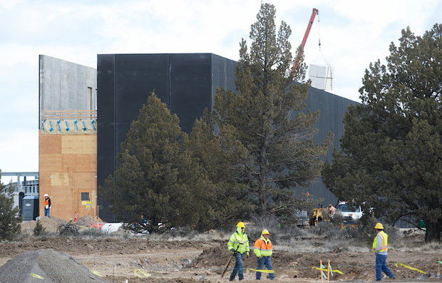 Oregon-Apple-Data-Center.jpg