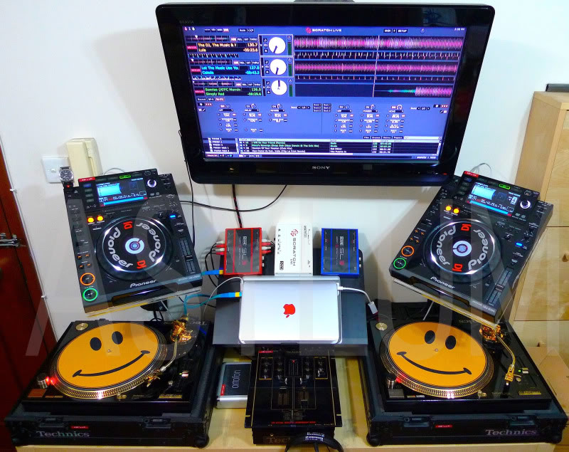 DJsBooth1.jpg