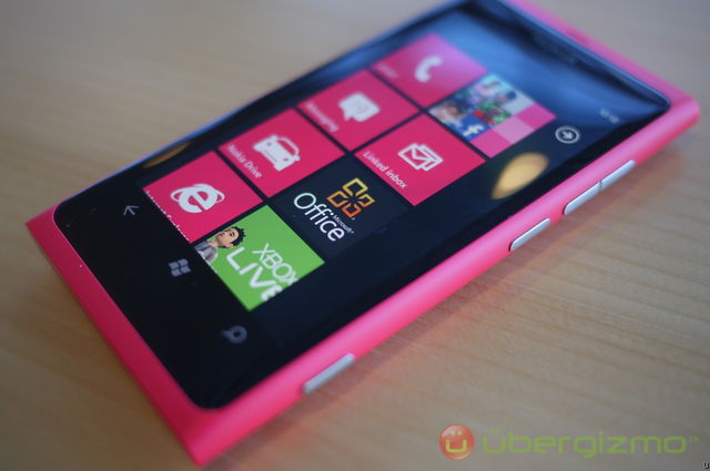nokia-lumia-800-01.jpg