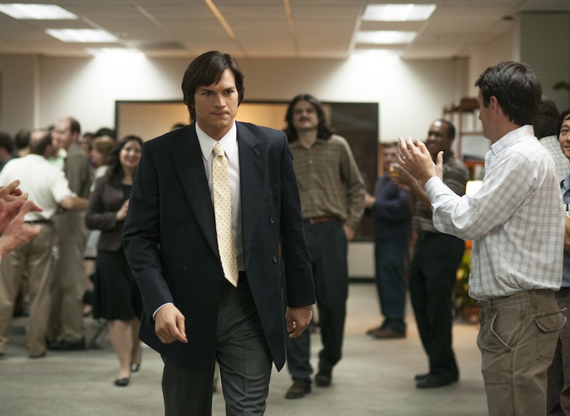 kutcher_jobs_walking.jpg