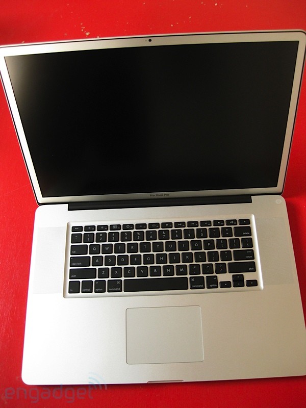 mbp17_unbox13.jpg