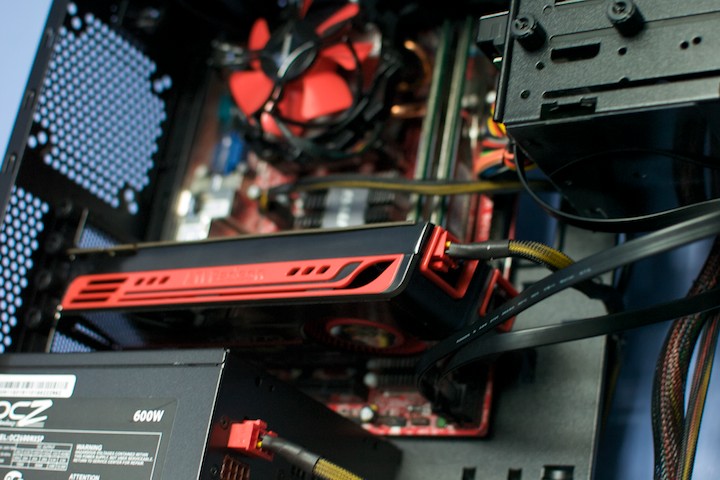 nzxt_5770_03.jpg