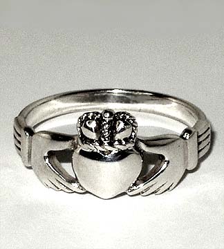 Claddagh_Ring_1.jpg