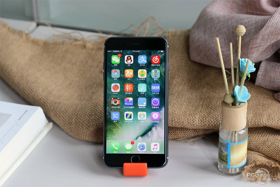 Alleged-iPhone-7-Plus-in-Deep-Blue.jpg