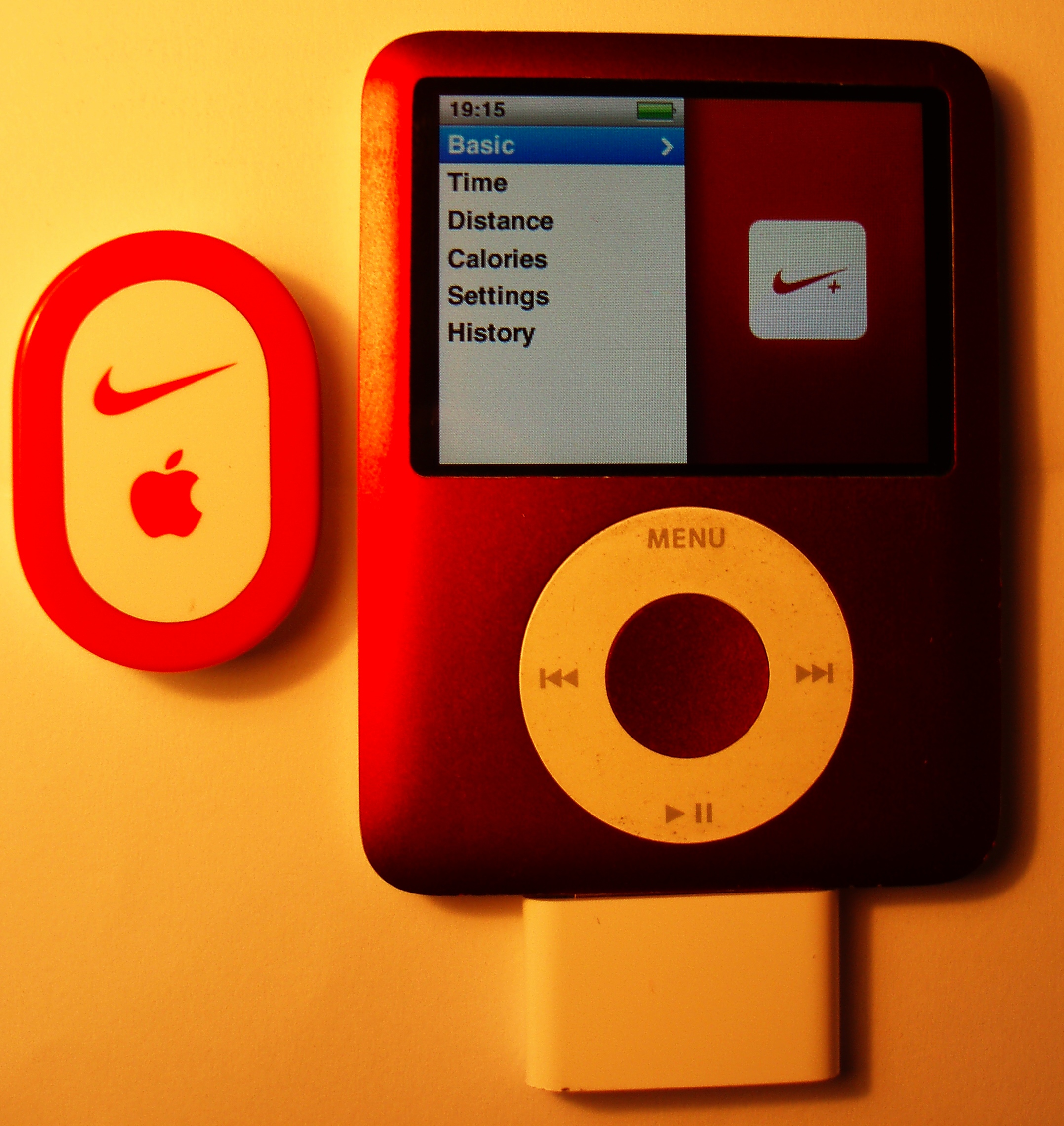 Apple_iPod_Nano_and_Nike%2B_Kit.JPG