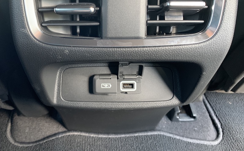 acura_rdx_rear_usb.jpg