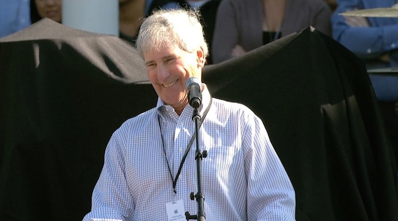 bill_campbell_celebrating_steve.jpg