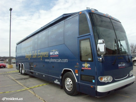 straighttalkbus.jpg