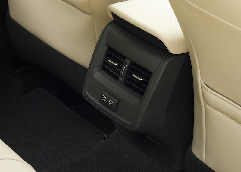 2019_avalon_rear_usb.jpg