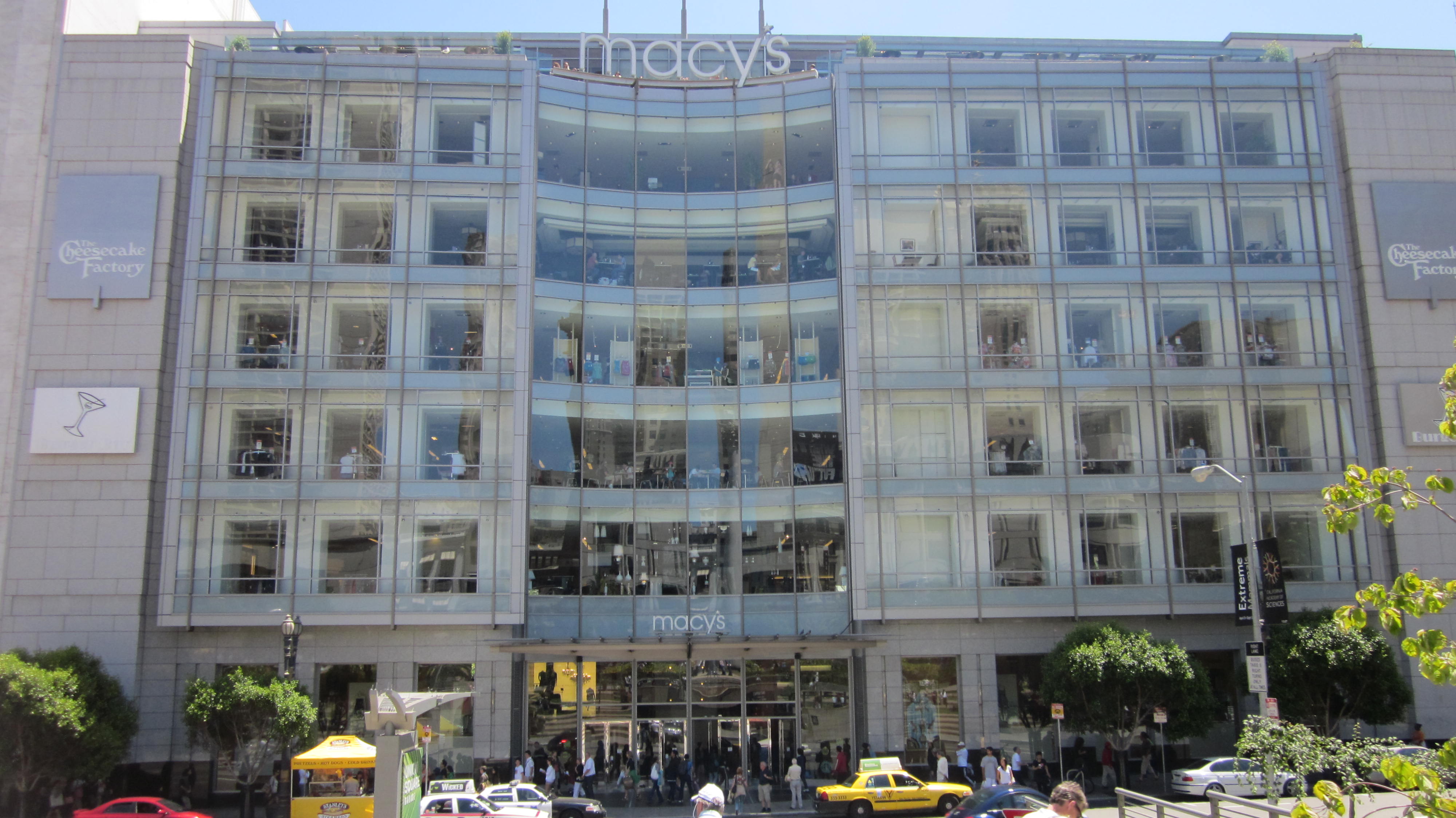 Macy's_Union_Square,_SF_front_2.JPG