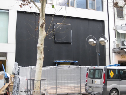 102406-frankfurt_store.jpg