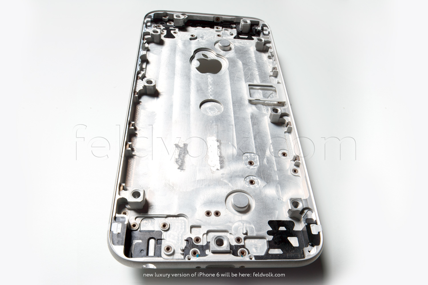 feldvolk_iphone_6_shell_interior.jpg