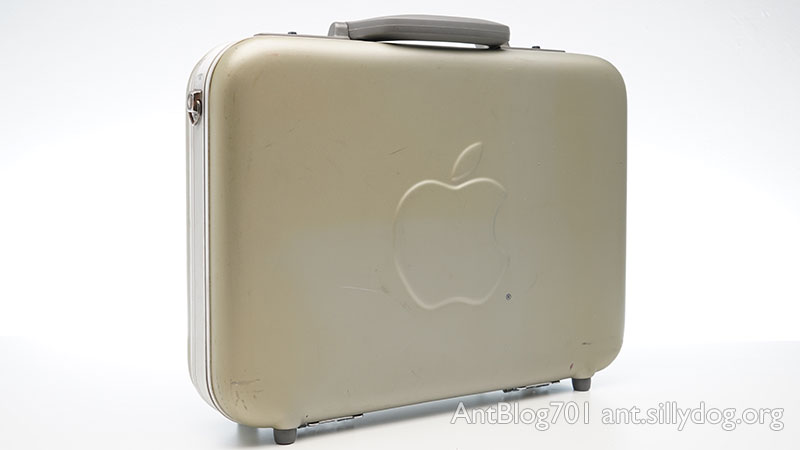 PowerBook_BriefCase_1.jpg