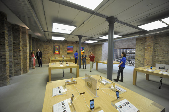 Apple+Store+Opens+Covent+Garden+Zh-DUp1cRT2l.jpg