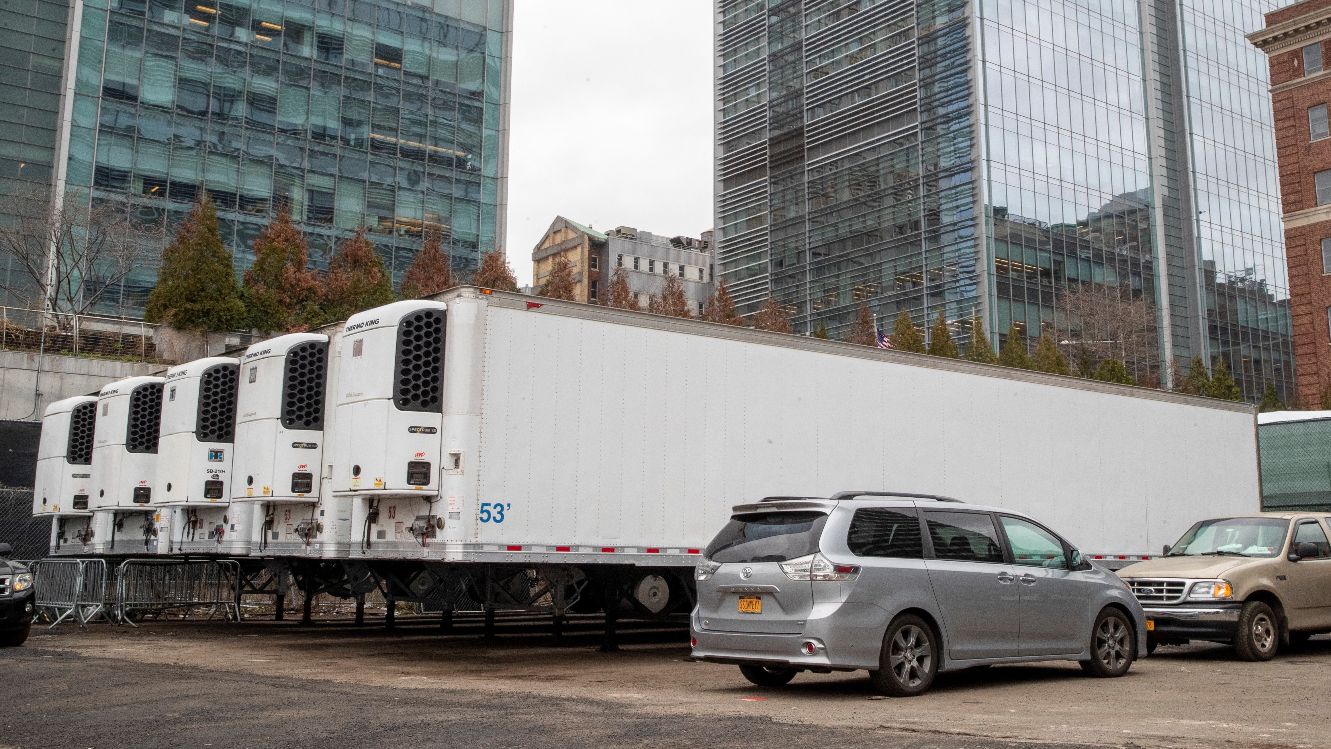 Coronavirus New York City: NYC sets up temporary morgue amid COVID ...