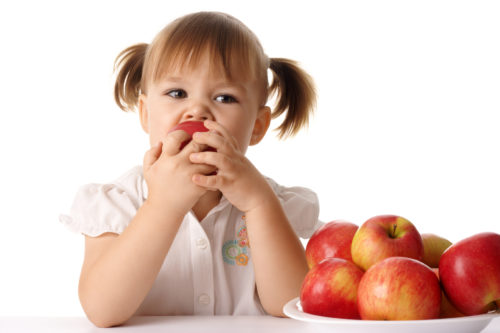 kid-eats-an-apple-e1580670235550.jpg