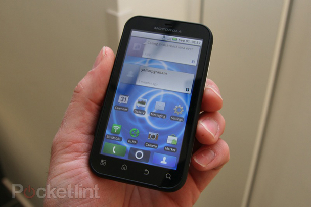 android-motorola-defy-defies-nature-0.jpg