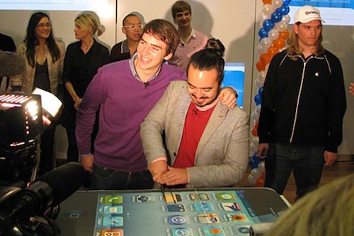 152102-iphone_4_cake_telstra.jpg