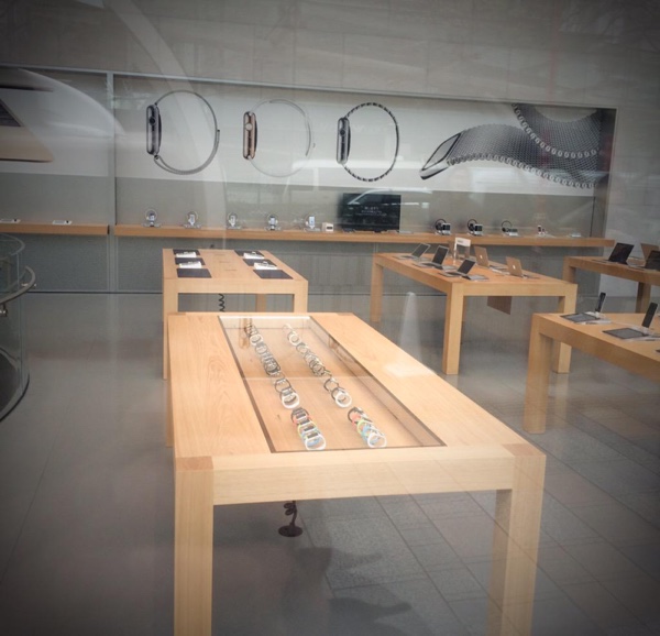 applewatchtablesjapan.jpg