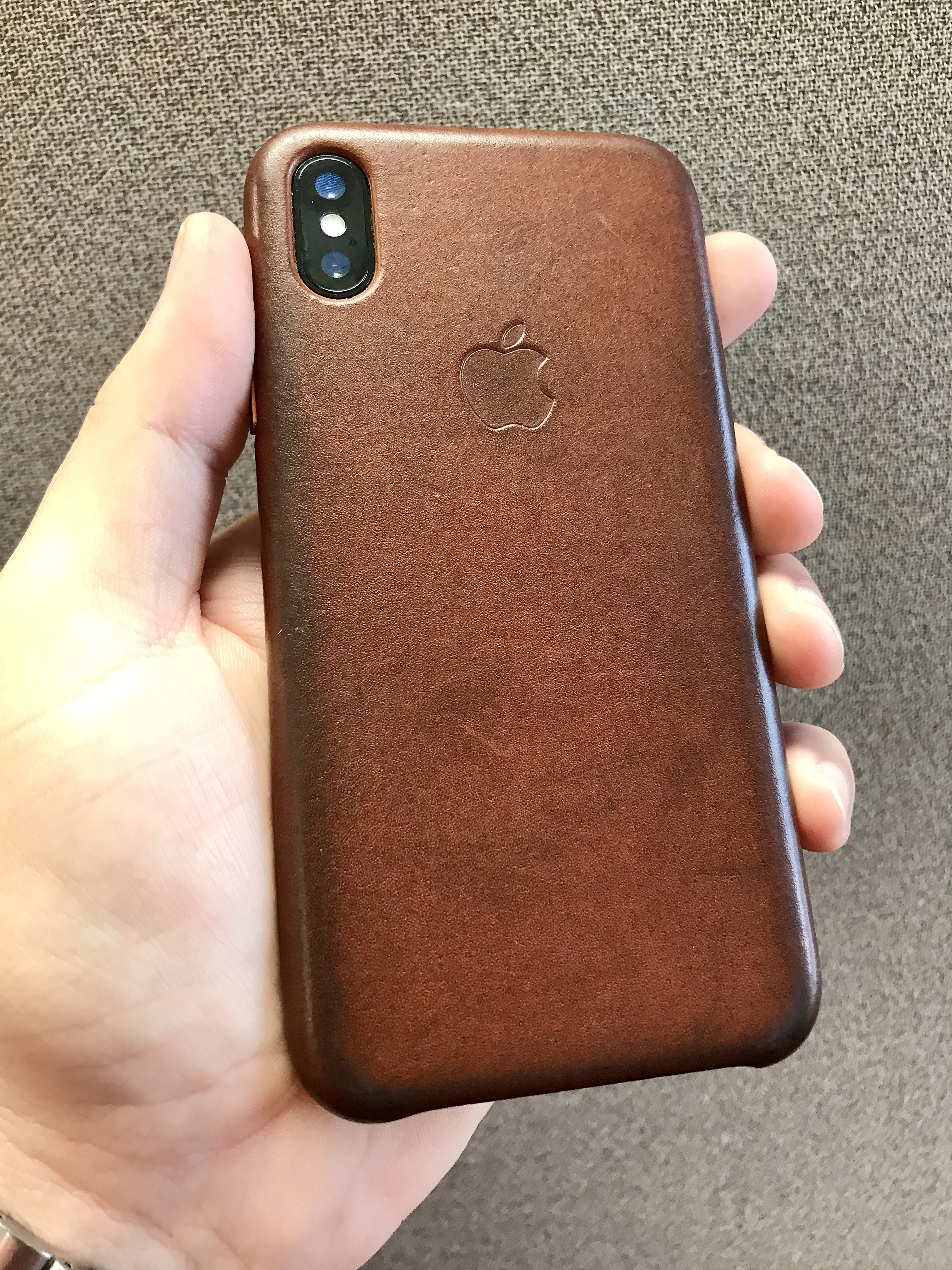 How to get a great patina on your iPhone X leather case - The Verge