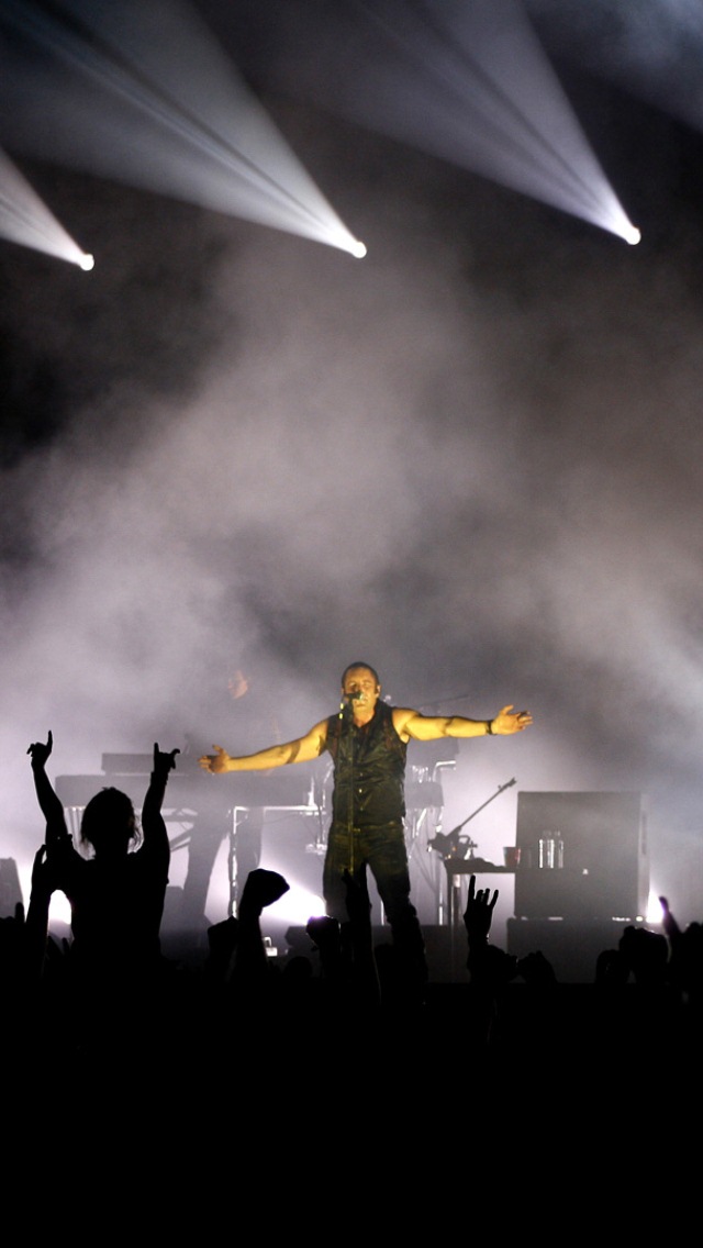 concert_4_by_troll12-d5g220t.jpg