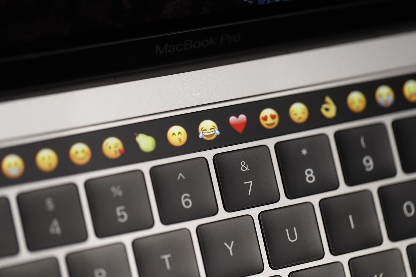 apple-macbook.jpg