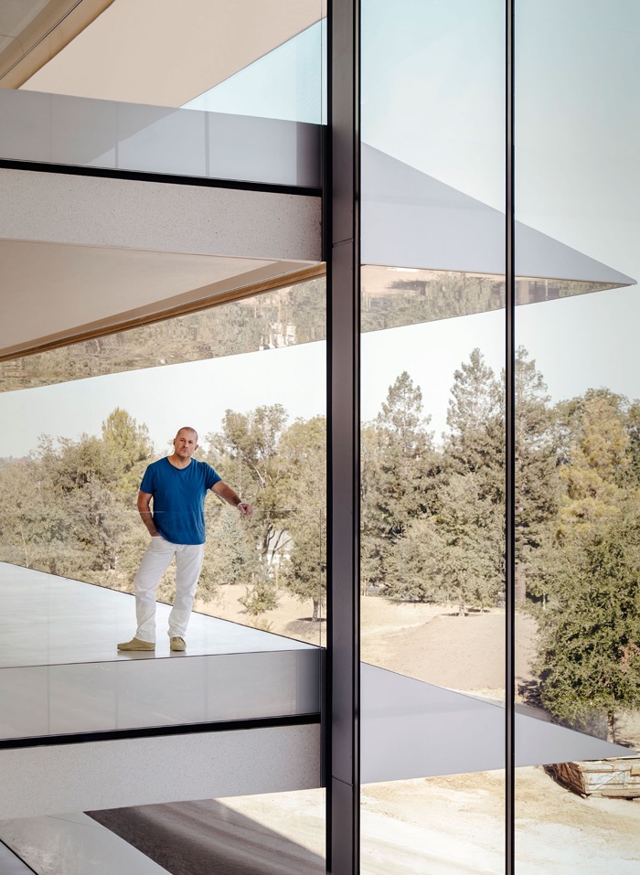 jonyiveapplepark.jpg