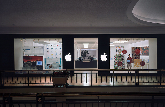 apple-tysons-corner-black-front.jpg