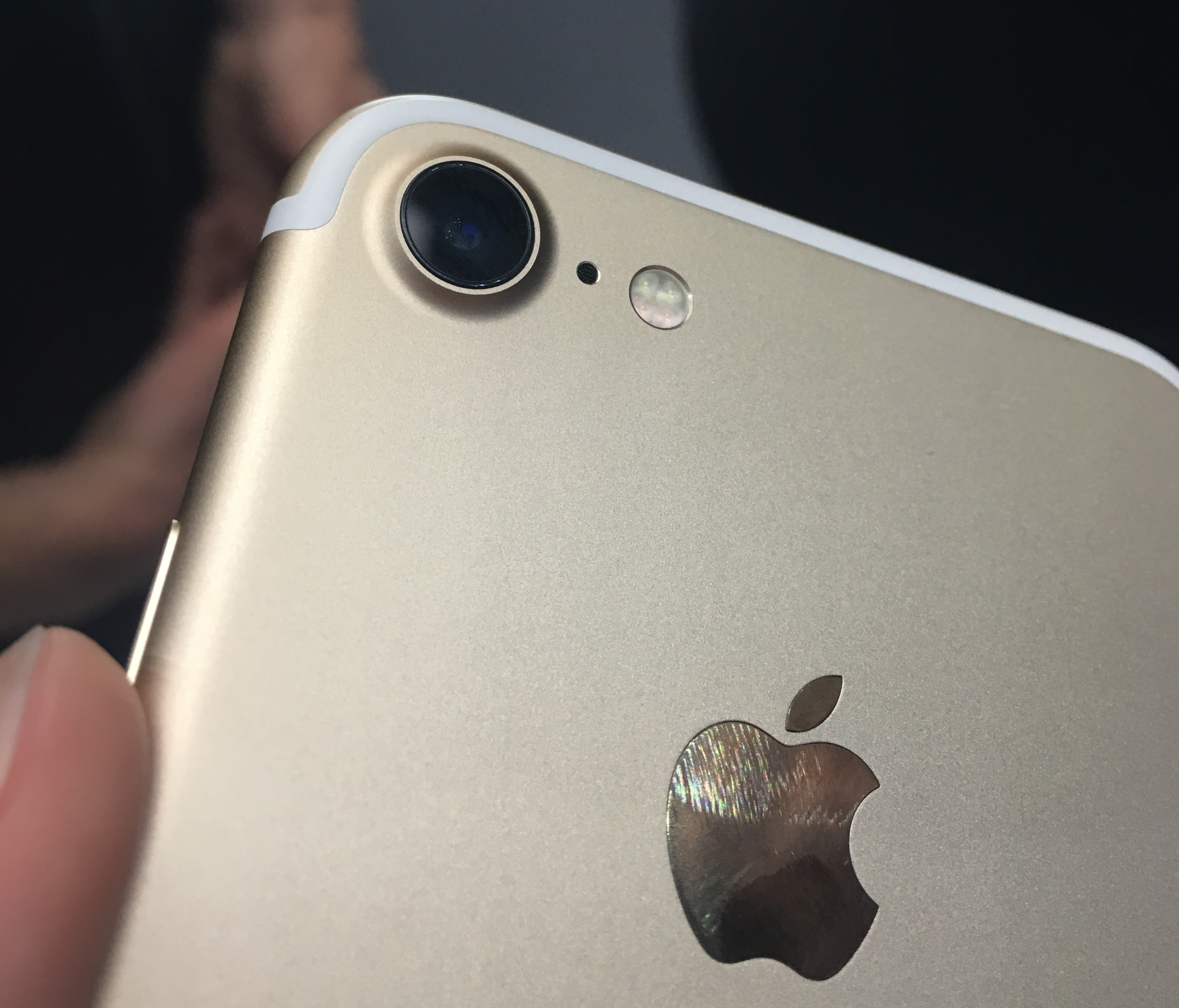 iphone7-bulge-100681428-orig.jpg