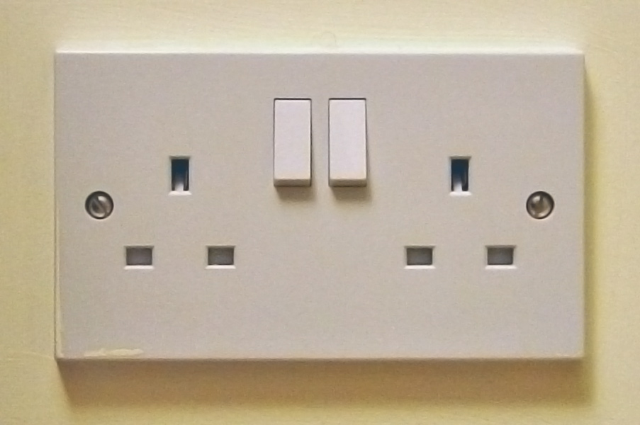 Uk_13a_double_socket.jpg