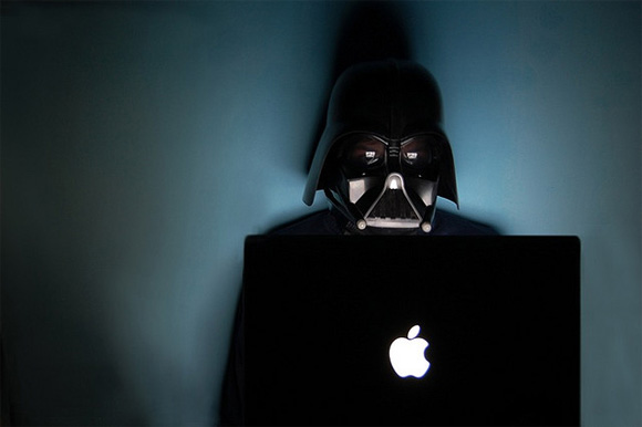 Darth-Vader-Reads-His-Mail-On-A-Mac.jpg