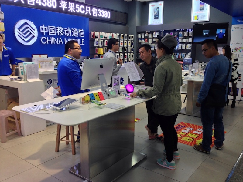 china_mobile_store_iphones.jpg