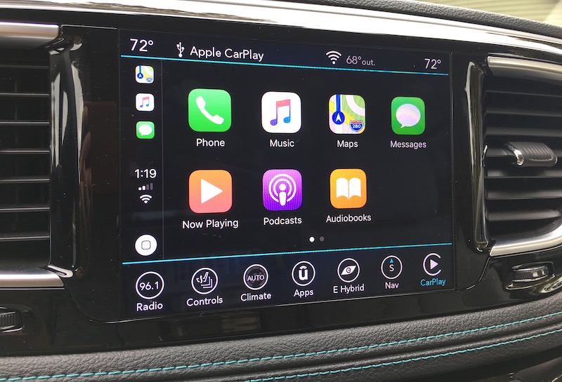 pacifica_carplay.jpg