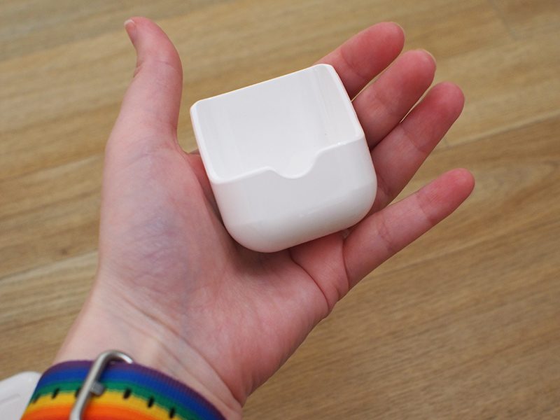 wirelesschargerinhand-800x600.jpg