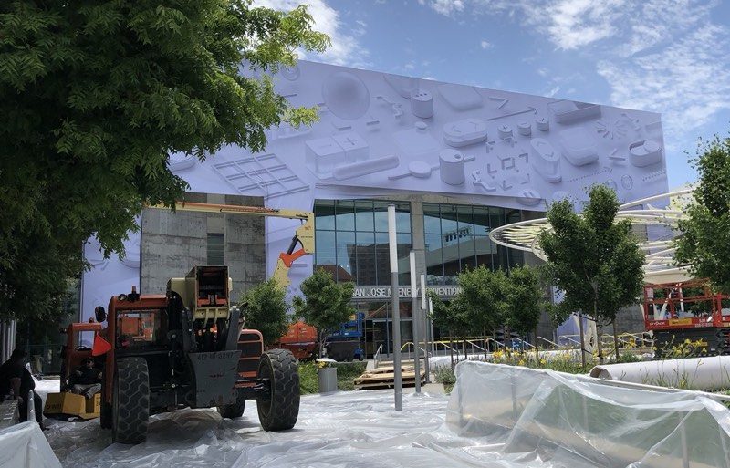 wwdc2018conventioncenterdecorations-800x513.jpg