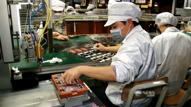 Foxconn-iphone-5s-ios-7-download.jpg