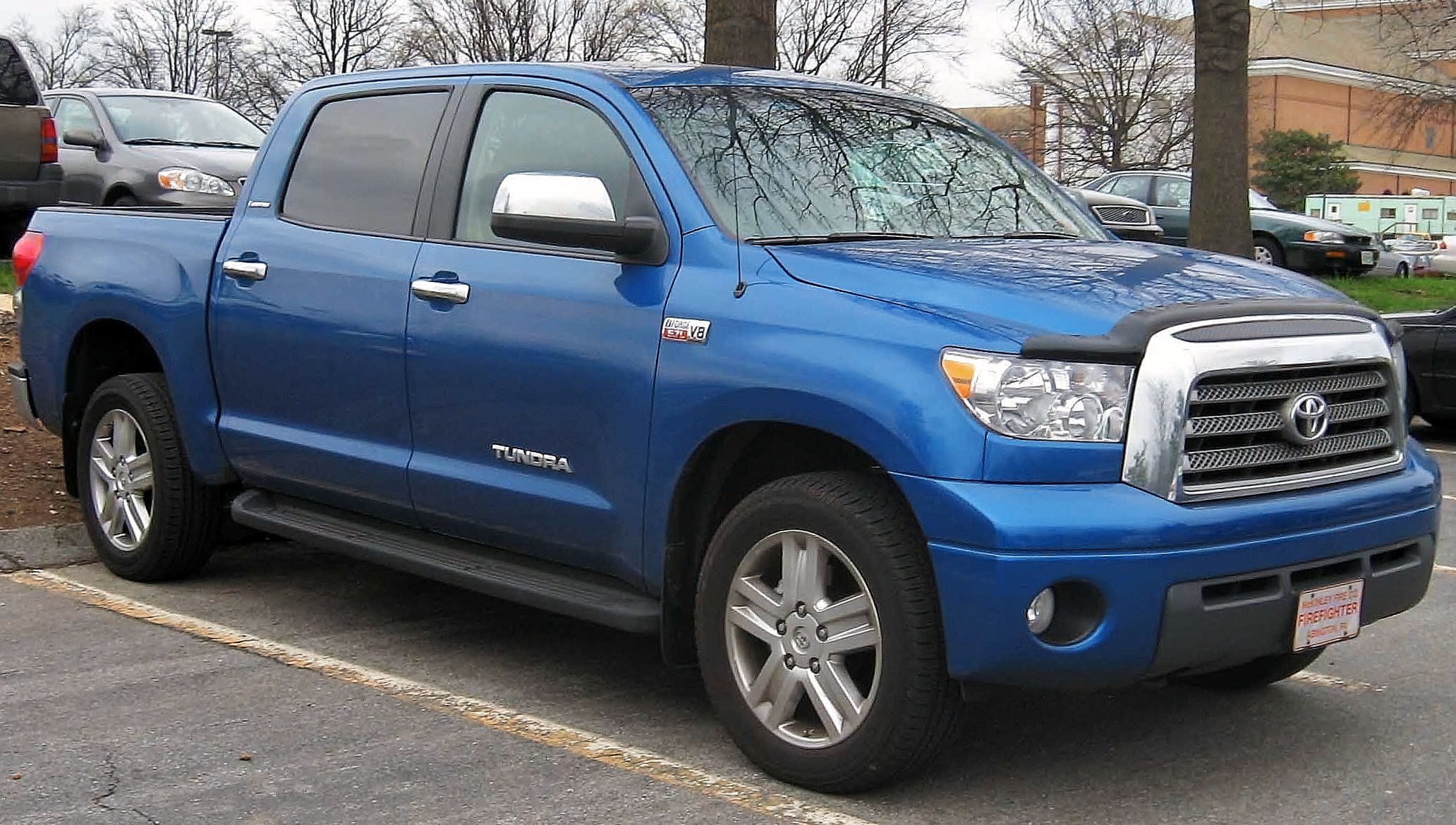 Toyota_Tundra_Crew_Max_Limited.jpg