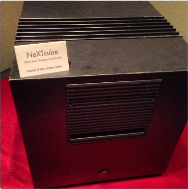 steve_jobs_nextcube.jpg