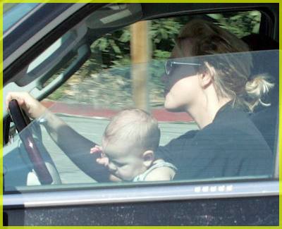 britney-spears-baby-lap02.jpg