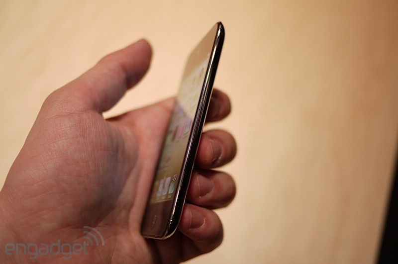 ipodtouch2010hands4.jpg