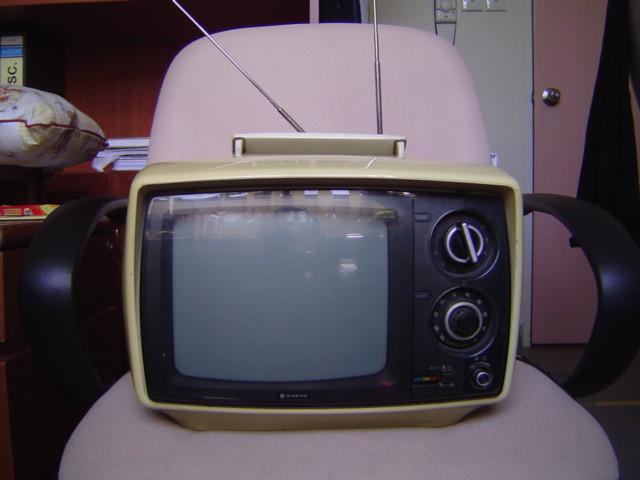 early_portable_tv.jpg