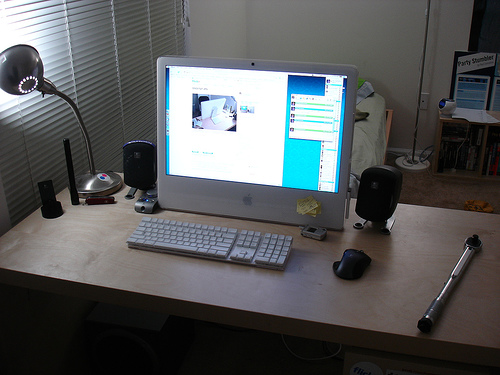 What is iMac stand made of | MacRumors Forums
